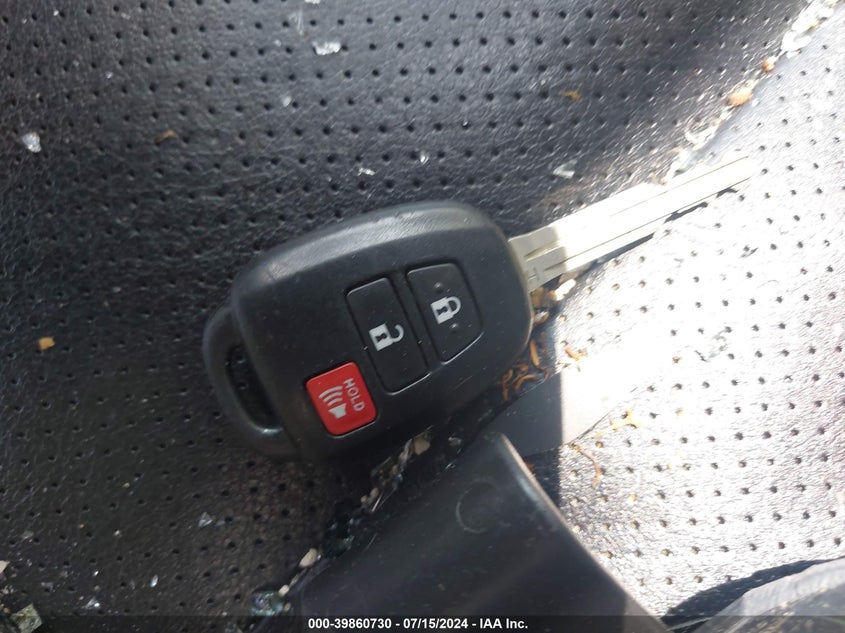 2017 TOYOTA RAV4 XLE - JTMRFREV3HJ702639