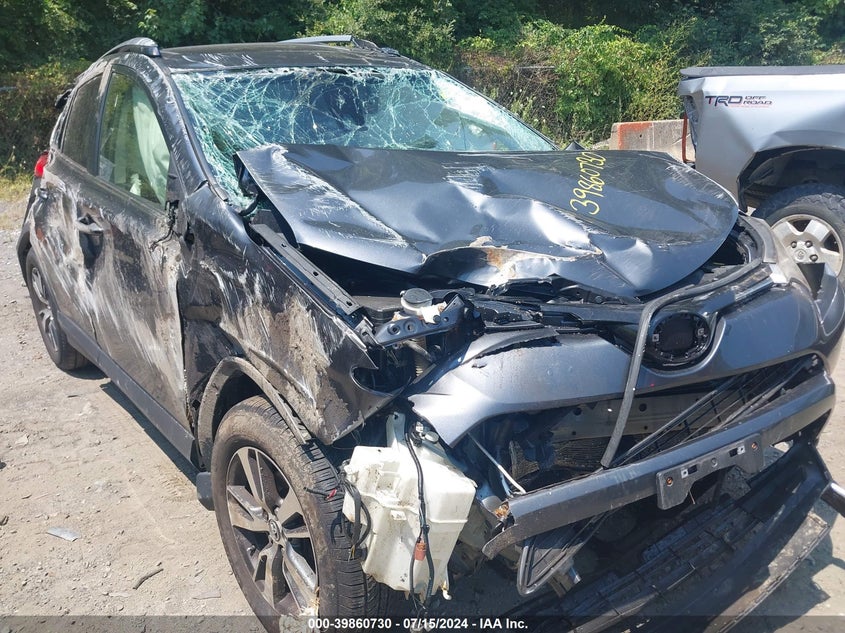 2017 TOYOTA RAV4 XLE - JTMRFREV3HJ702639