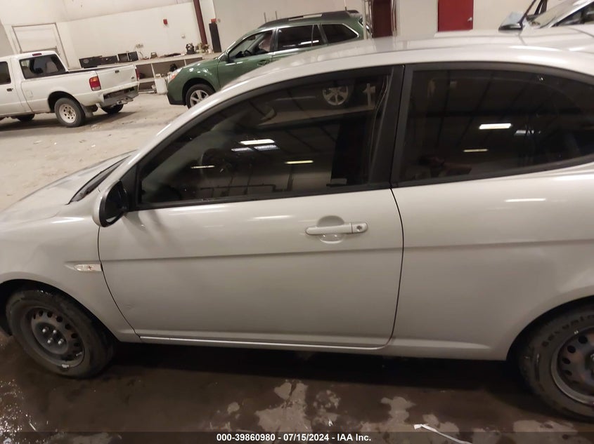 2008 Hyundai Accent Gs VIN: KMHCM36C08U104170 Lot: 39860980