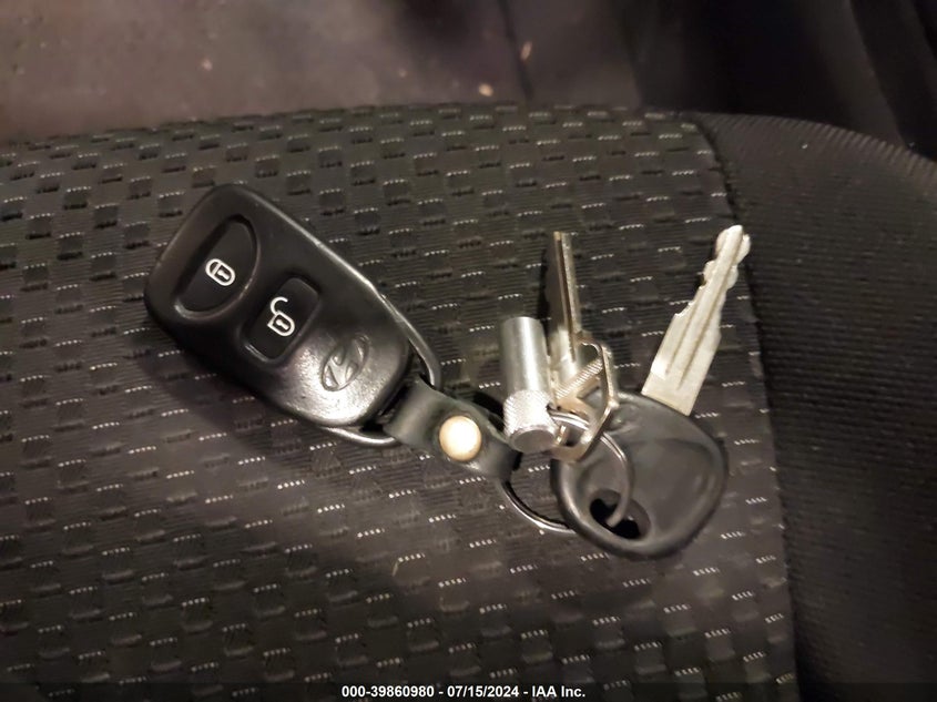 2008 Hyundai Accent Gs VIN: KMHCM36C08U104170 Lot: 39860980