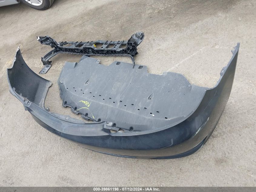 2003 Toyota Camry Le VIN: 4T1BE32K83U235233 Lot: 39861198