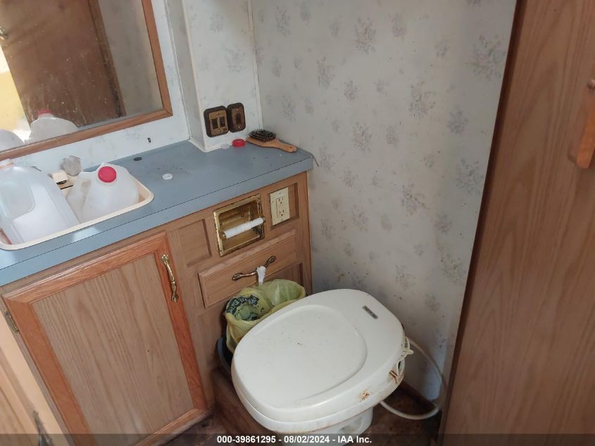 1999 Ford Econoline E450 Super Duty Cutwy Rv VIN: 1FDXE40S7XHA40043 Lot: 39861295