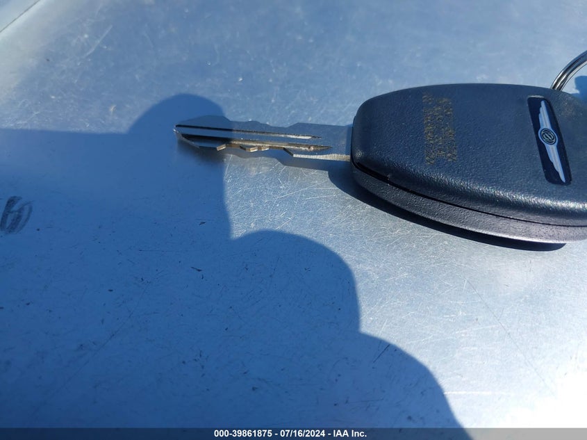 2007 Chrysler Town & Country Touring VIN: 2A4GP54LX7R124220 Lot: 39861875