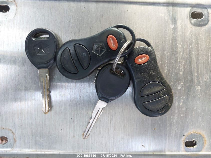 1999 Chrysler Town & Country Limited VIN: 1C4GP64L0XB872582 Lot: 39861901