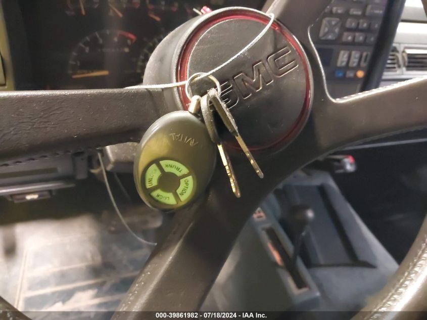 1994 GMC Suburban K1500 VIN: 1GKFK16K0RJ704701 Lot: 39861982