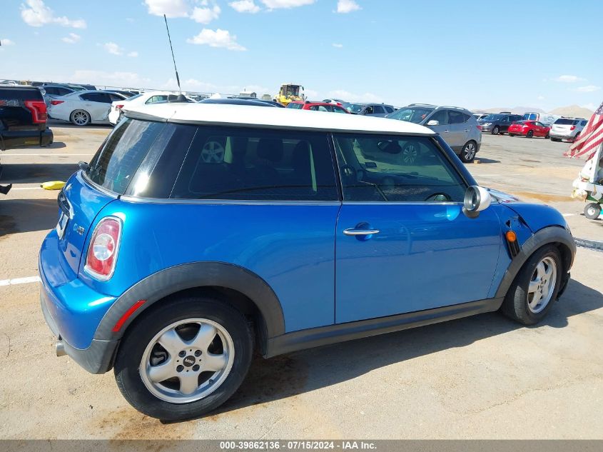 2011 Mini Cooper VIN: WMWSU3C51BT253011 Lot: 39862136