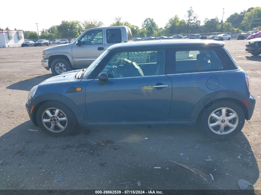 2010 Mini Cooper VIN: WMWMF3C51ATZ66427 Lot: 39862539