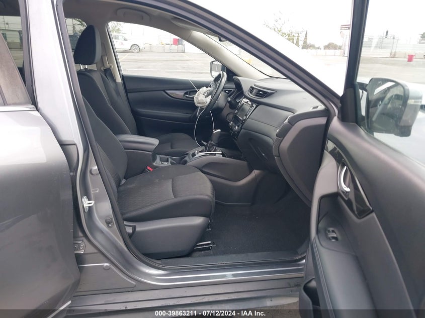 VIN KNMAT2MT2JP562471 2018 NISSAN ROGUE SV