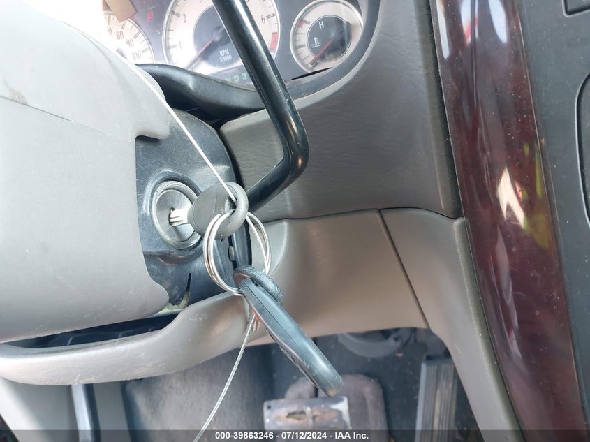 2001 Chrysler Town & Country Lxi VIN: 2C4GP54L61R385051 Lot: 39863246