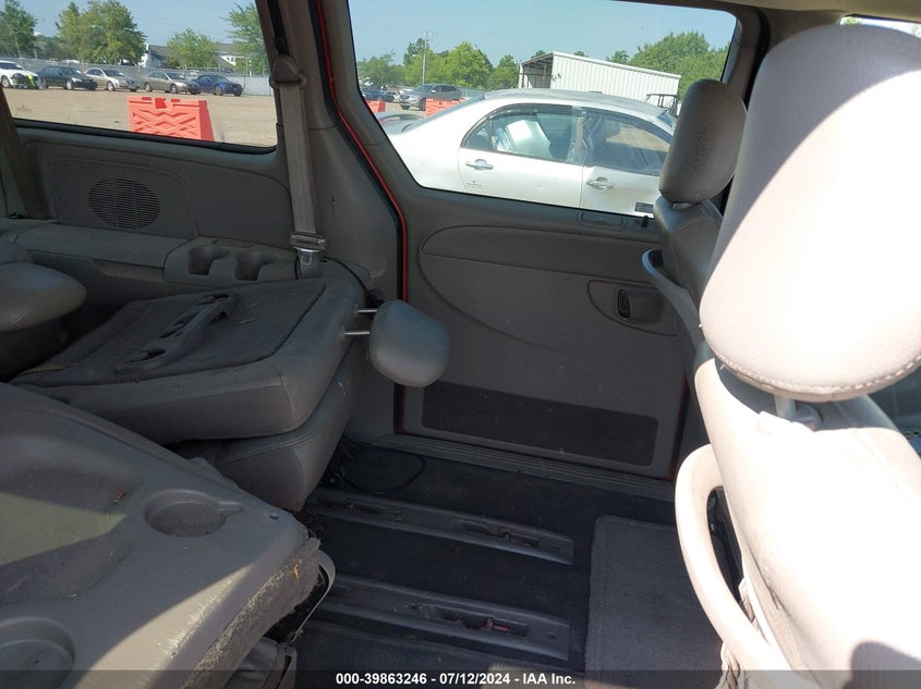 2001 Chrysler Town & Country Lxi VIN: 2C4GP54L61R385051 Lot: 39863246