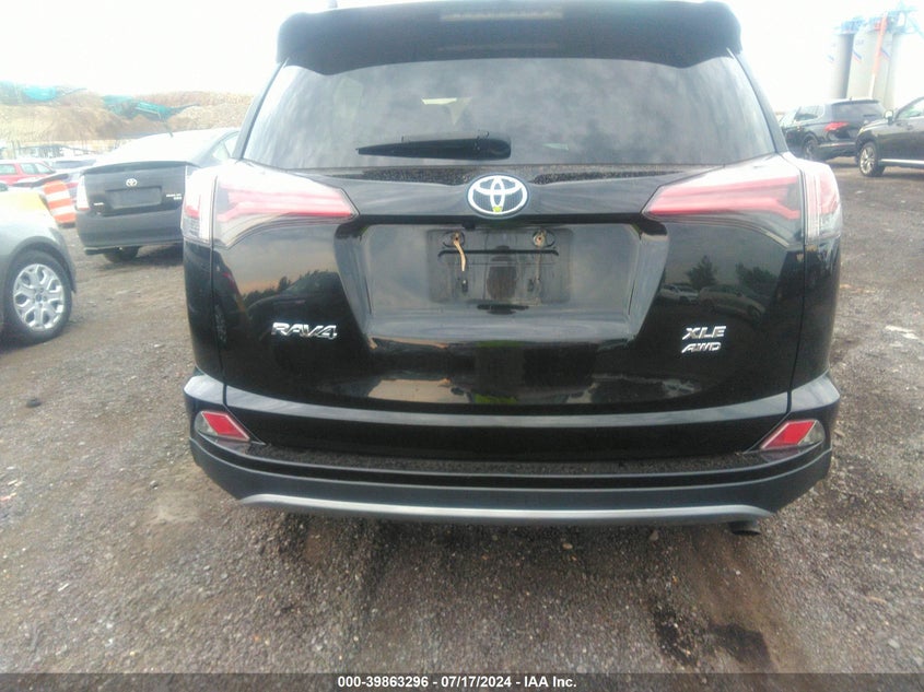 2018 TOYOTA RAV4 XLE - 2T3RFREV1JW825380