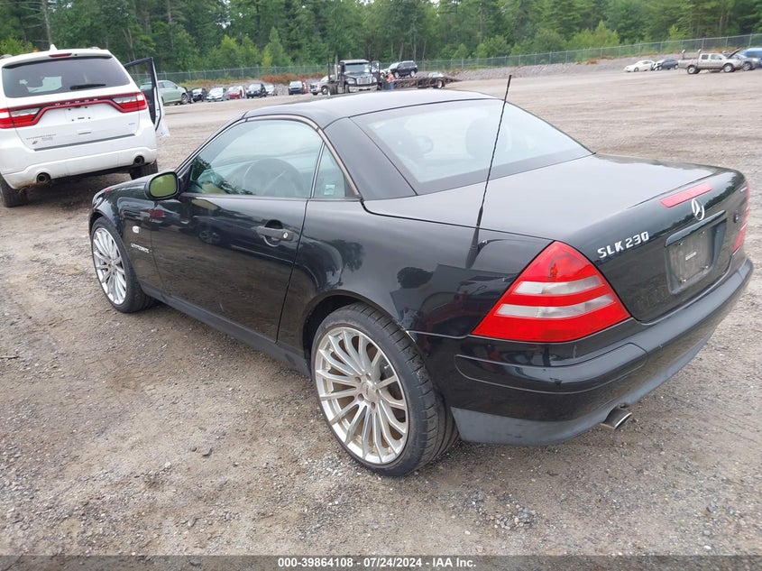 2000 Mercedes-Benz Slk 230 Kompressor VIN: WDBKK47F1YF169875 Lot: 39864108