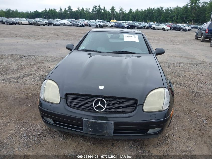 2000 Mercedes-Benz Slk 230 Kompressor VIN: WDBKK47F1YF169875 Lot: 39864108