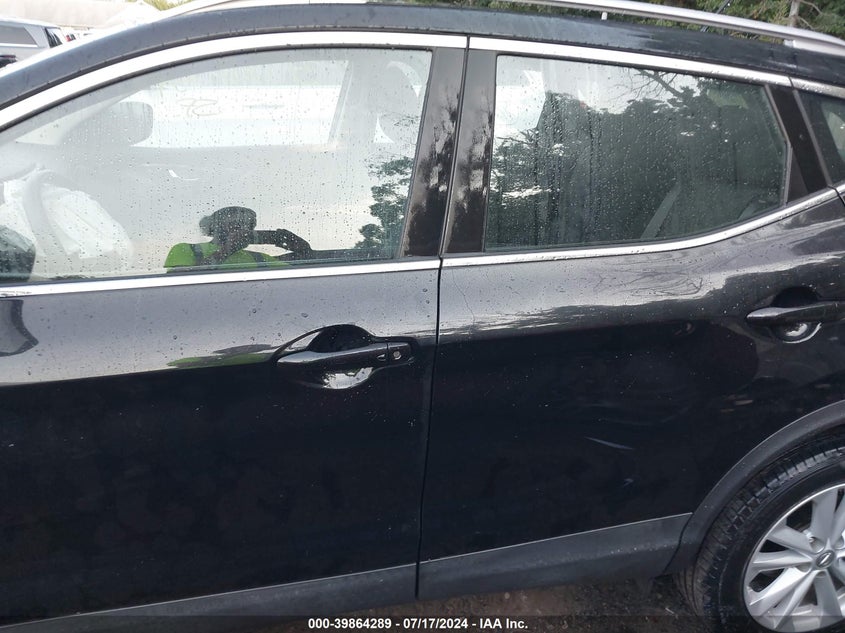 2017 NISSAN ROGUE SPORT SV - JN1BJ1CR4HW117176