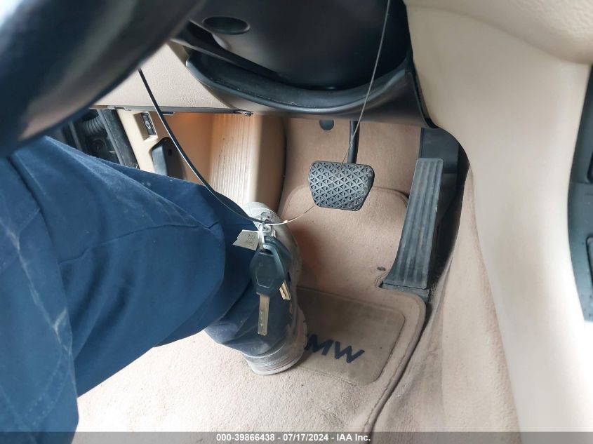 2004 BMW 325Xi Xi VIN: WBAEU33494PR13635 Lot: 39866438