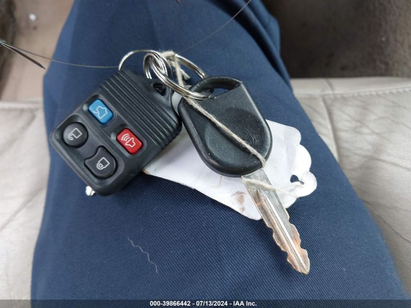 2008 Ford Crown Victoria Lx VIN: 2FAFP74VX8X121285 Lot: 39866442