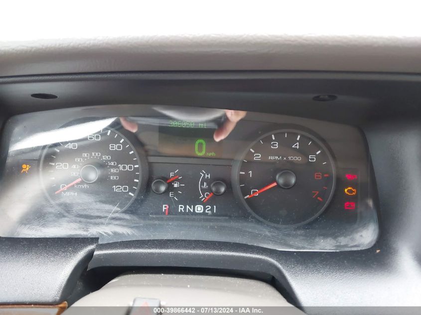 2008 Ford Crown Victoria Lx VIN: 2FAFP74VX8X121285 Lot: 39866442