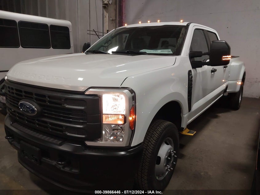 2024 FORD F-350 (VIN: 1FT8W3DA4REE29373