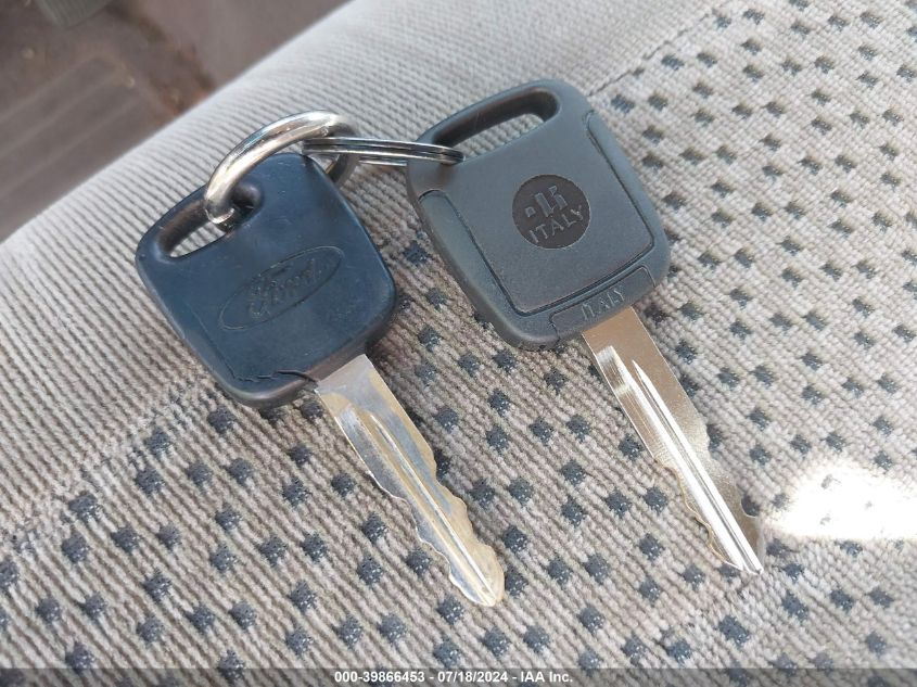 2000 Ford F-150 Lariat/Work Series/Xl/Xlt VIN: 1FTRX18LXYNA84415 Lot: 39866453