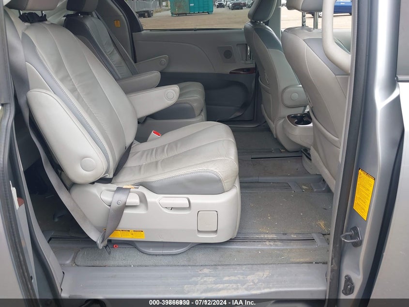 2011 Toyota Sienna Limited V6 VIN: 5TDYK3DCXBS157716 Lot: 39866930
