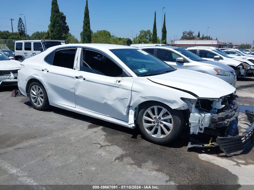 4T1C11AK2NU629996 2022 TOYOTA CAMRY - Image 1