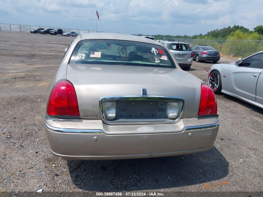 2003 Lincoln Town Car Signature VIN: 1LNHM82W33Y627459 Lot: 39867456