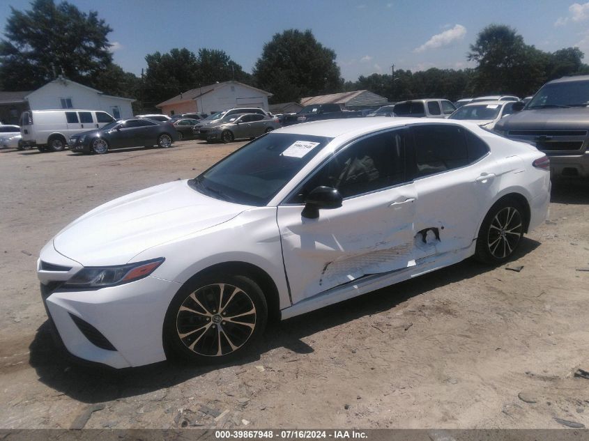 4T1B11HK8JU089596 2018 TOYOTA CAMRY - Image 2