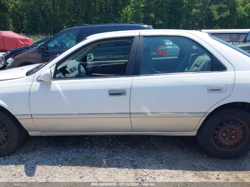 2000 Toyota Camry Le VIN: 4T1BG22K7YU986450 Lot: 39868509