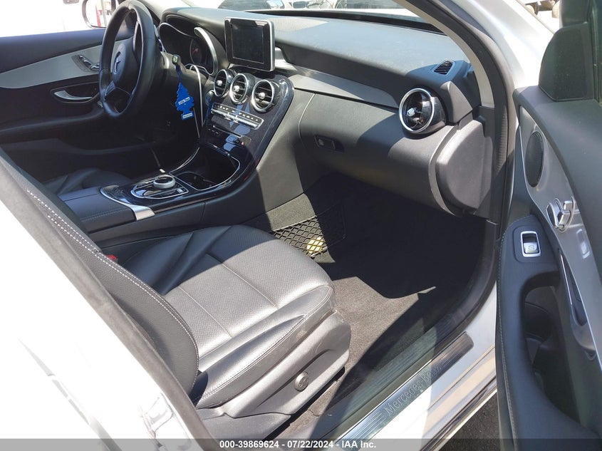 VIN 55SWF4JB6HU216348 2017 MERCEDES-BENZ C 300 LUXURY/SPORT
