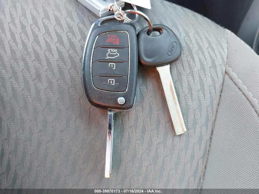 2016 Hyundai Santa Fe Se VIN: KM8SMDHF7GU143636 Lot: 39870173