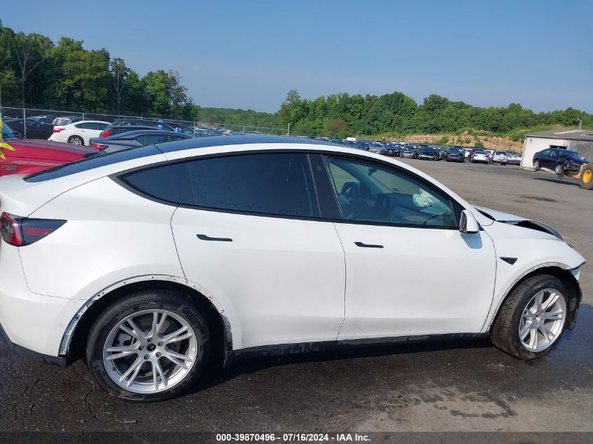 2022 Tesla Model Y Long Range Dual Motor All-Wheel Drive VIN: 7SAYGAEE2NF377448 Lot: 39870496