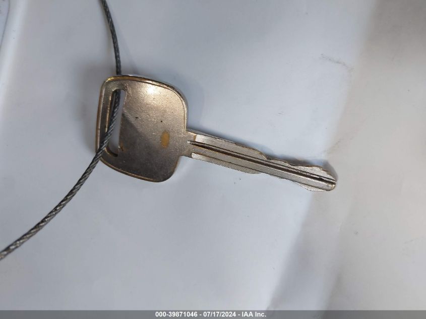 1998 Toyota Sienna Le VIN: 4T3ZF13C8WU077415 Lot: 39871046