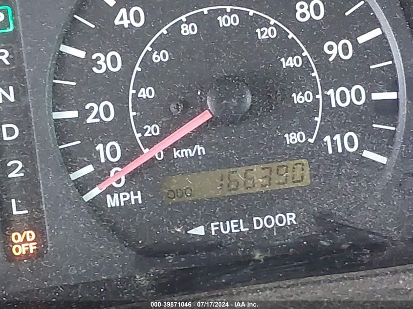 1998 Toyota Sienna Le VIN: 4T3ZF13C8WU077415 Lot: 39871046