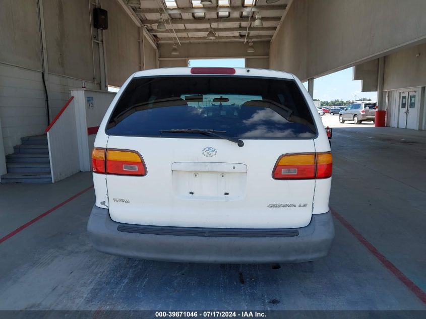 1998 Toyota Sienna Le VIN: 4T3ZF13C8WU077415 Lot: 39871046