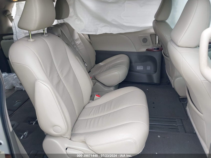 2011 Toyota Sienna Xle V6 VIN: 5TDYK3DC1BS024102 Lot: 39871448