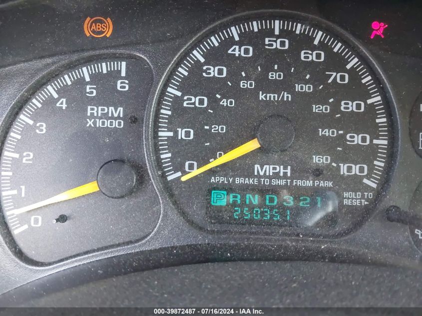 2000 Chevrolet Suburban Lt VIN: 3GNGK26U5YG151705 Lot: 39872487