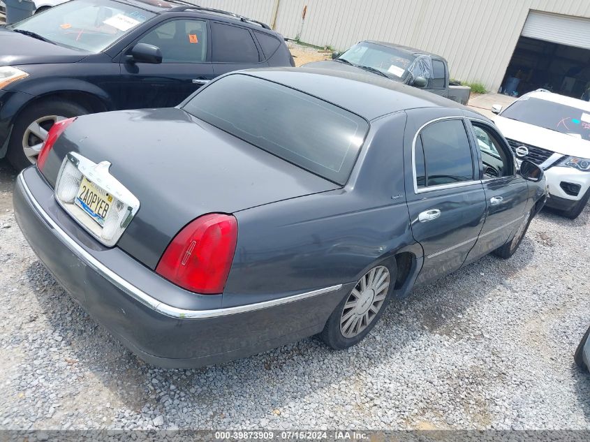 2000 Lincoln Town Car Executive VIN: 1LNHM81W8YY932626 Lot: 39873909