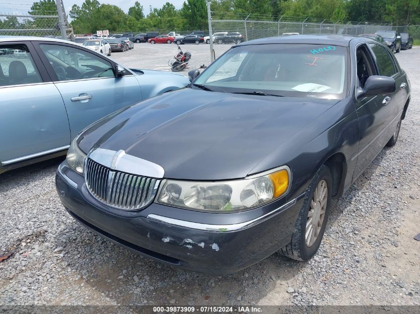 2000 Lincoln Town Car Executive VIN: 1LNHM81W8YY932626 Lot: 39873909