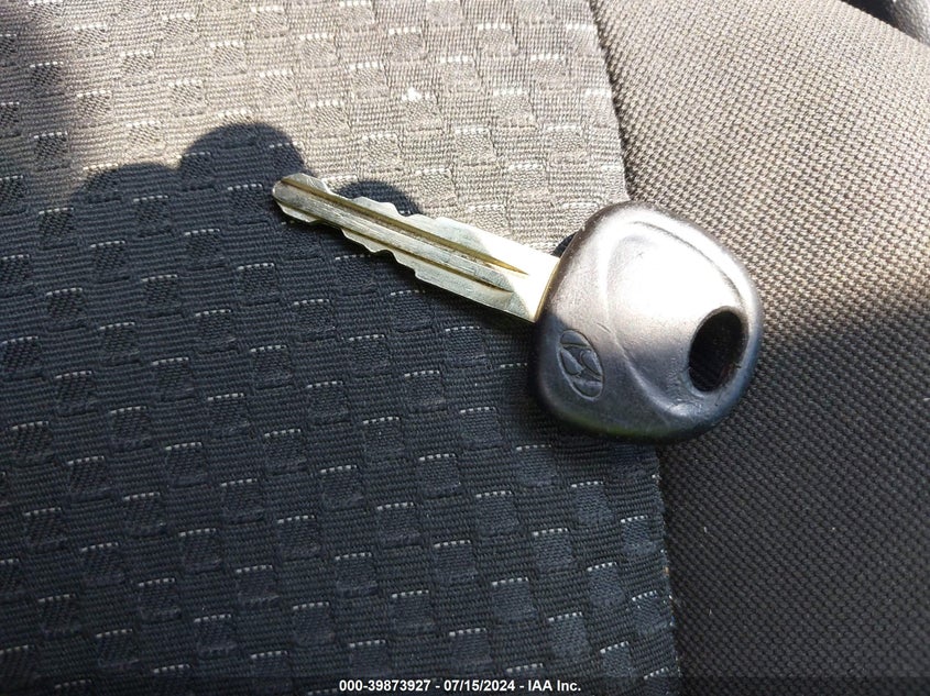 2010 Hyundai Accent Gs VIN: KMHCM3AC6AU184815 Lot: 39873927