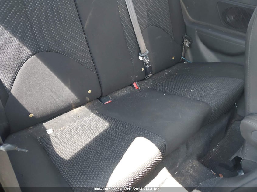 2010 Hyundai Accent Gs VIN: KMHCM3AC6AU184815 Lot: 39873927