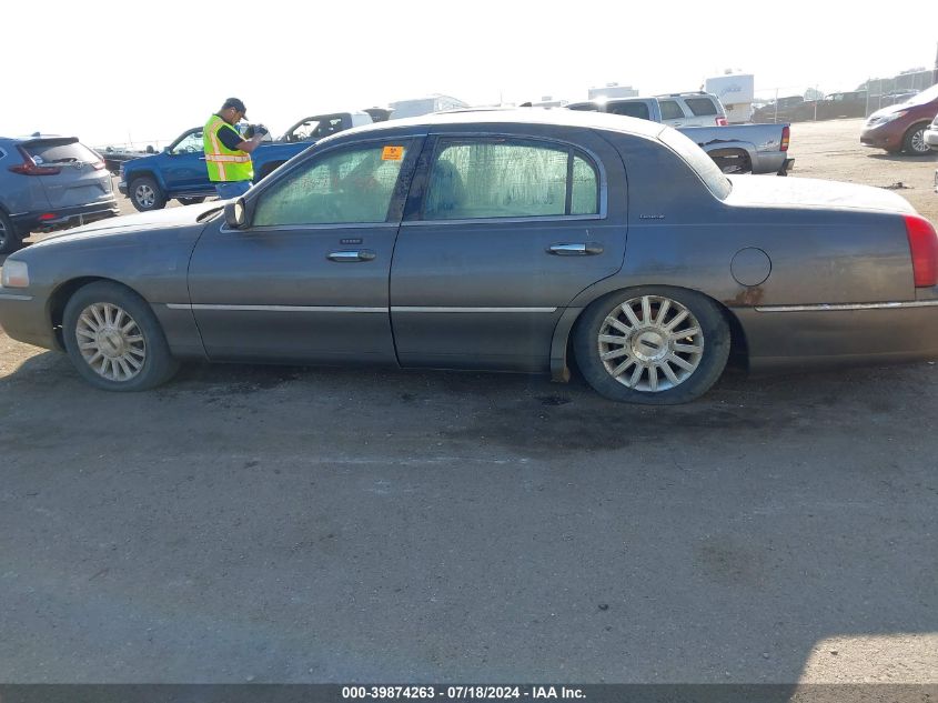 2003 Lincoln Town Car Executive VIN: 1LNHM81W93Y606701 Lot: 39874263