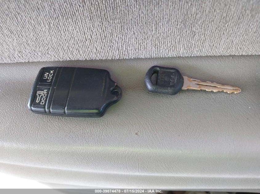 1996 Chevrolet Gmt-400 C1500 VIN: 2GCEC19M0T1118406 Lot: 39874478