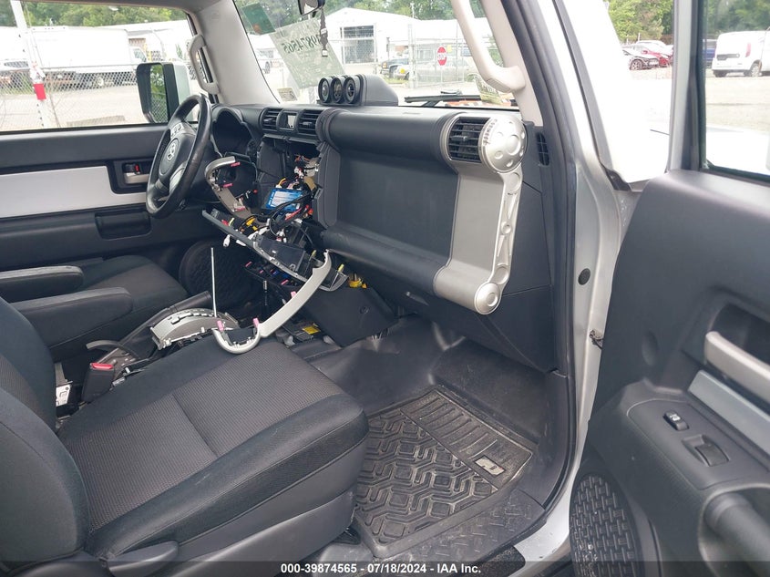 2008 Toyota Fj Cruiser VIN: JTEBU11F38K033270 Lot: 39874565