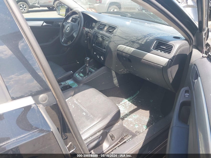 2013 VOLKSWAGEN JETTA 2.5L SE - 3VWBP7AJ0DM400905