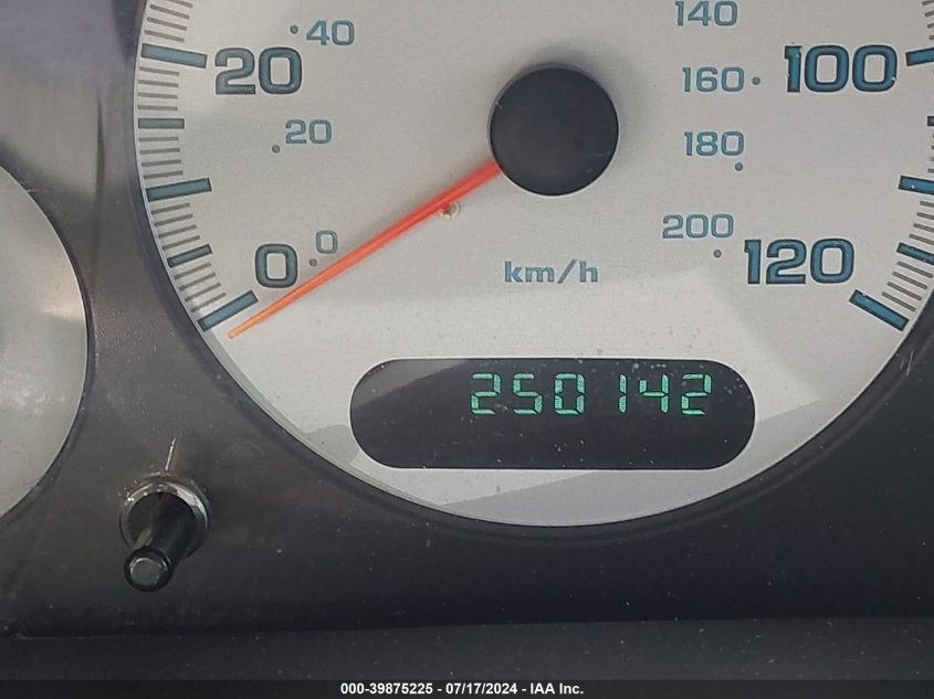 2002 Chrysler Town & Country Lx VIN: 2C4GP44392R640027 Lot: 39875225