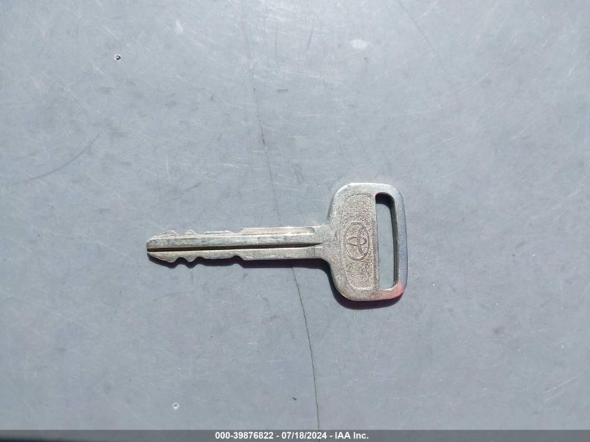 2000 Toyota Sienna Le VIN: 4T3ZF13C8YU279366 Lot: 39876822