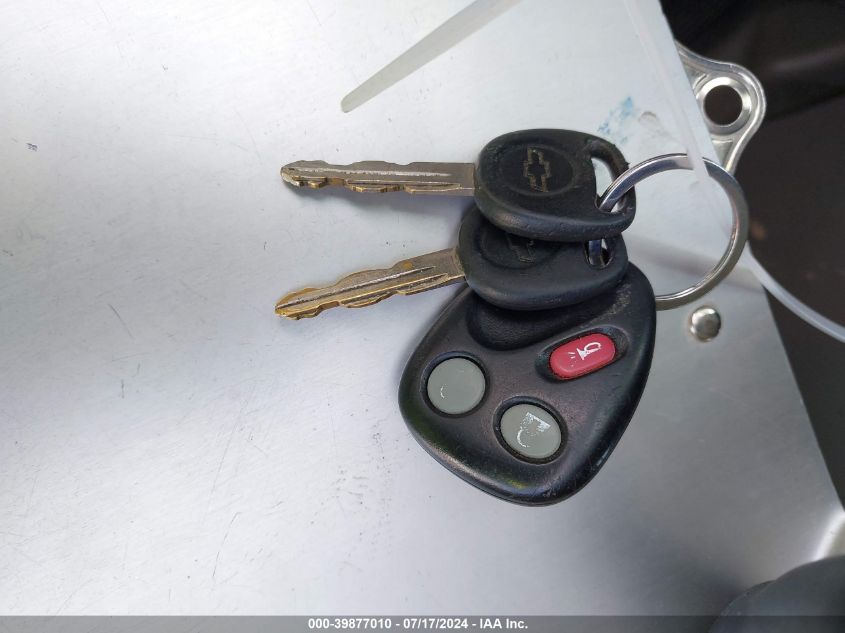 2004 Chevrolet Suburban 1500 Lt VIN: 1GNEC16T24J138215 Lot: 39877010