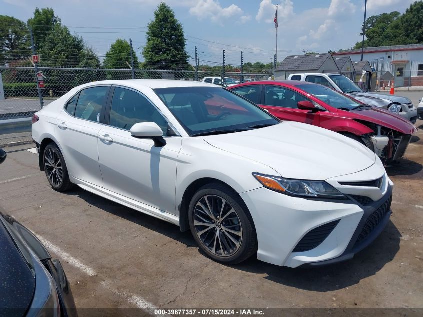 4T1B11HK6JU661779 2018 TOYOTA CAMRY - Image 1