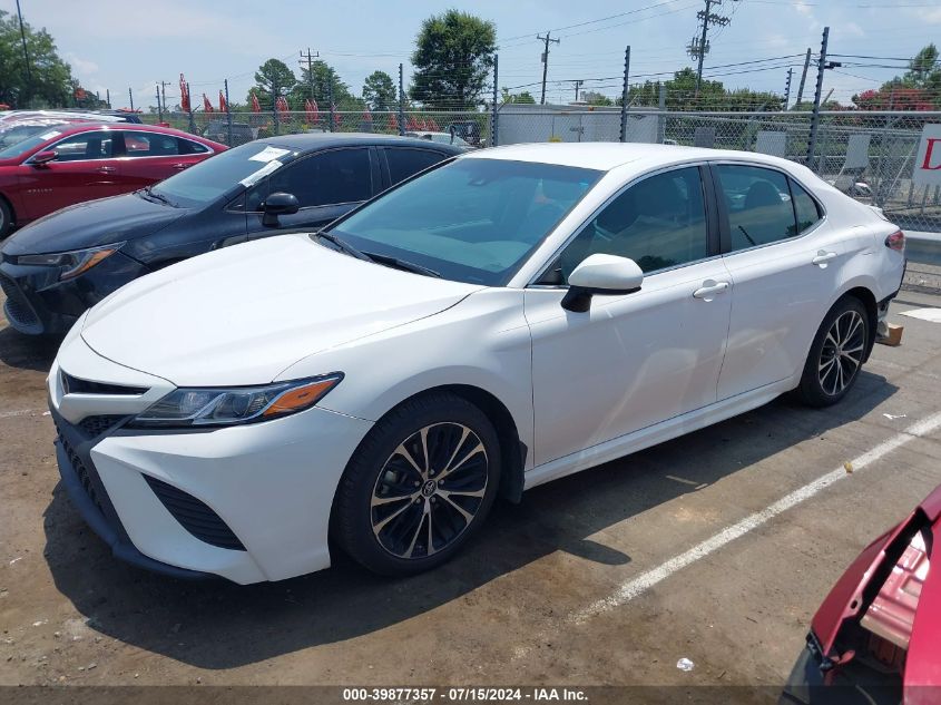 4T1B11HK6JU661779 2018 TOYOTA CAMRY - Image 2