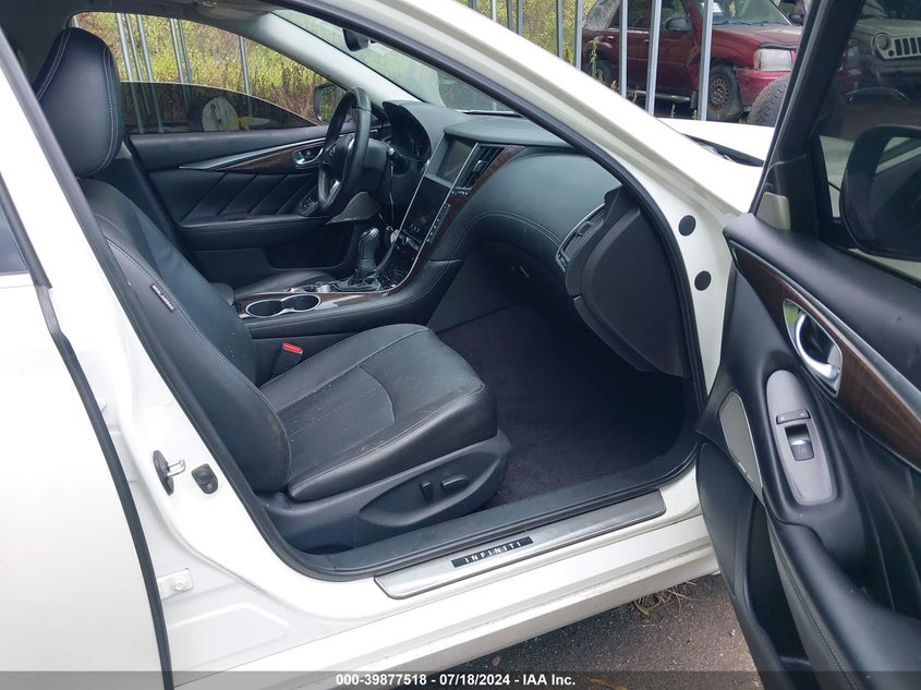 2018 INFINITI Q50 3.0T LUXE - JN1EV7AR0JM443906